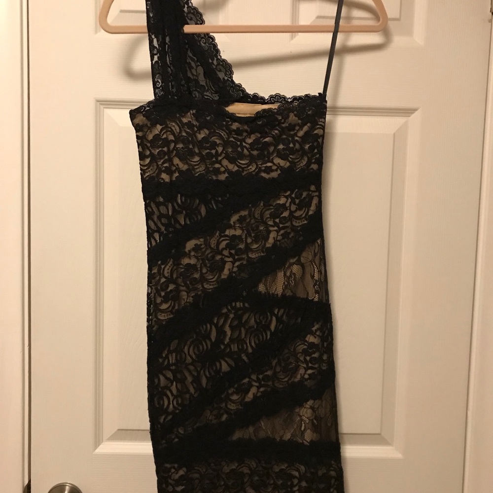 LACE BEBE DRESS ❤️